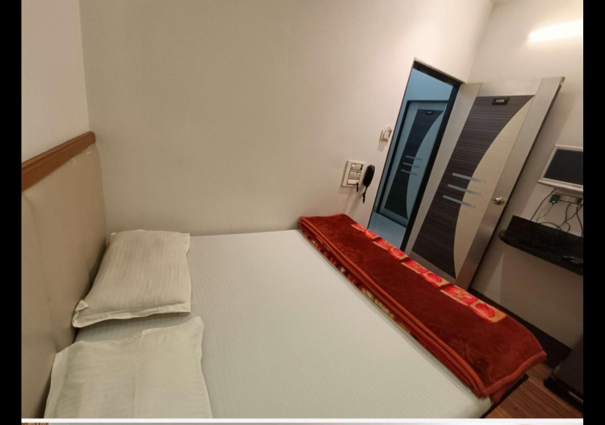 戈拉巴百老汇酒店 孟买 外观 照片